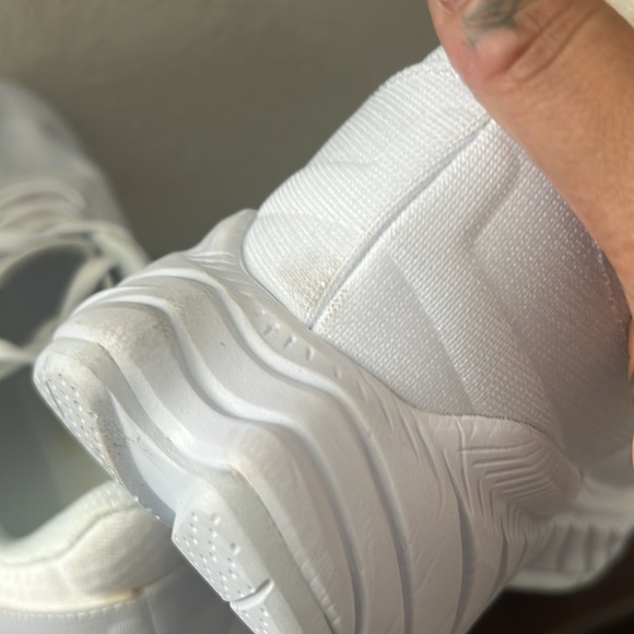 Hoka Carbon X 2 sneakers, size 8D. - Picture 11 of 14